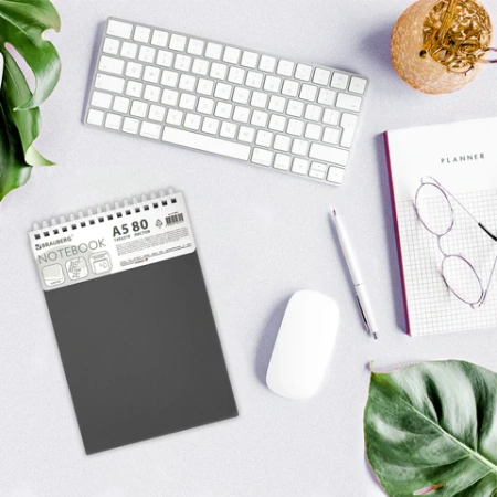 Блокнот А5, 80 л., силиконовый гребень, обложка пластик, клетка, BRAUBERG, серый, 117562 - МСК «Форвард»